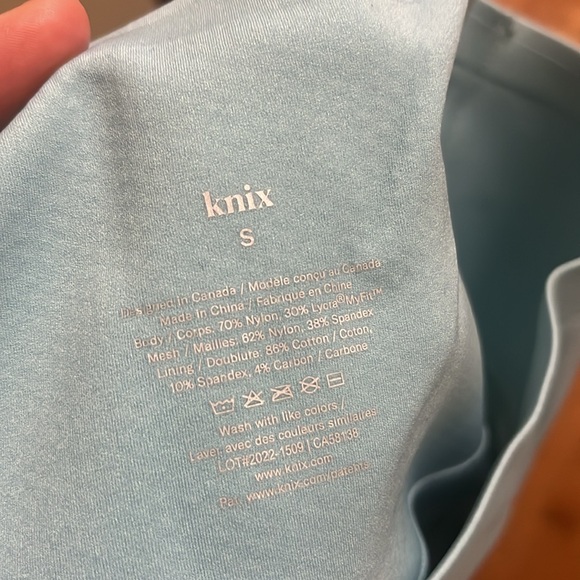 Knix stashable high rise leggings - Picture 2 of 4